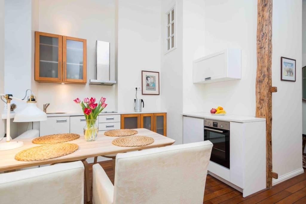 Best Location, Beautiful And Quiet Old Town Apt. Tallinn Exterior foto